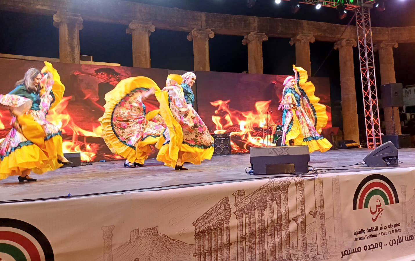 الفنانة الاردنية مكادي نحاس تلهب ختام فعاليات الساحة الرئيسة بجرش 39