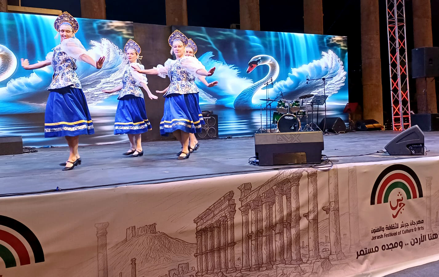 الفنانة الاردنية مكادي نحاس تلهب ختام فعاليات الساحة الرئيسة بجرش 39