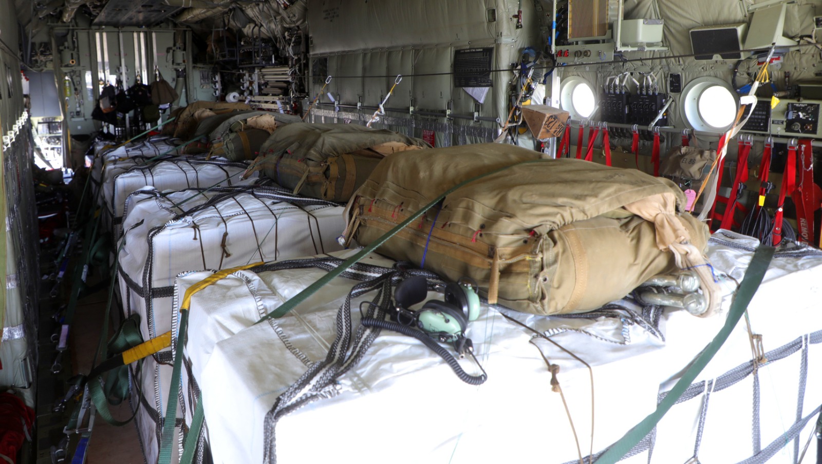 القوات المسلحة الأردنية تستمر بإرسال المساعدات إلى قطاع غزة جواً