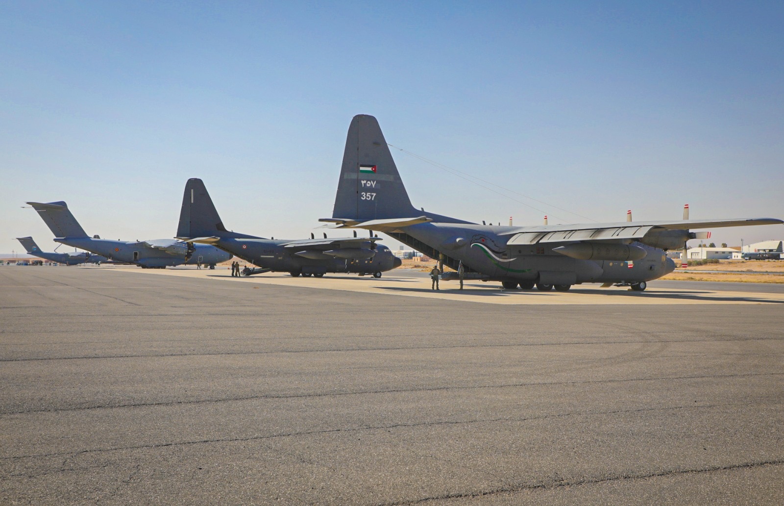 القوات المسلحة الأردنية تستمر بإرسال المساعدات إلى قطاع غزة جواً