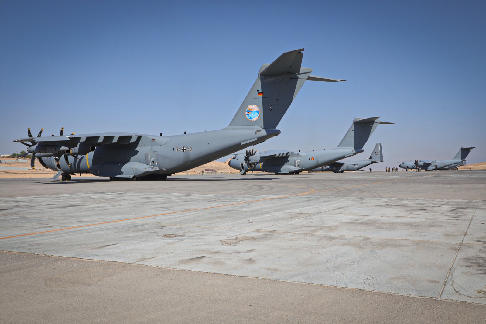 القوات المسلحة الأردنية تستمر بإرسال المساعدات إلى قطاع غزة جواً