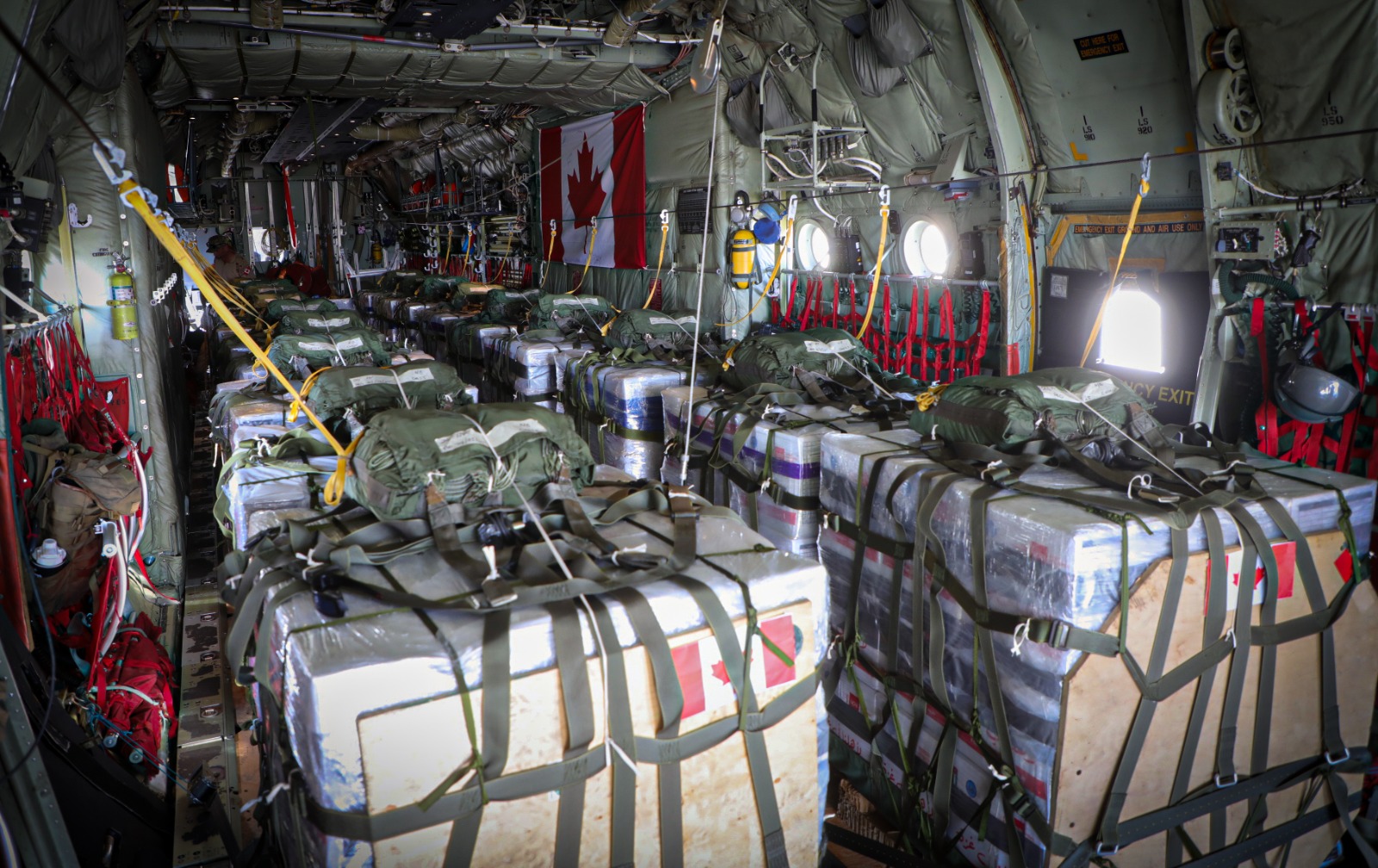 القوات المسلحة الأردنية تستمر بإرسال المساعدات إلى قطاع غزة جواً