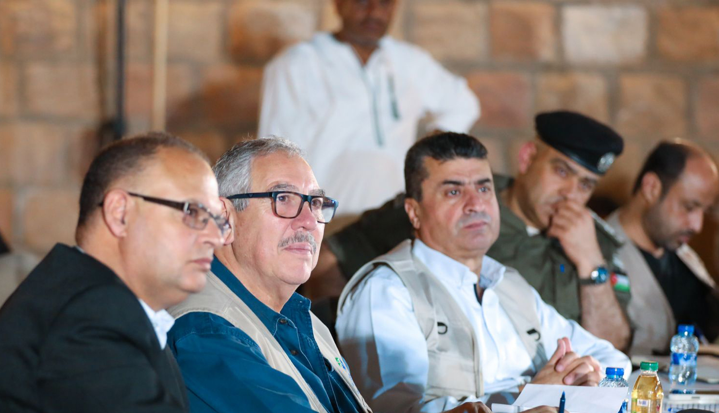 رئيس العقبة الخاصة والمحافظ يطلعان على احتياجات أهالي رم