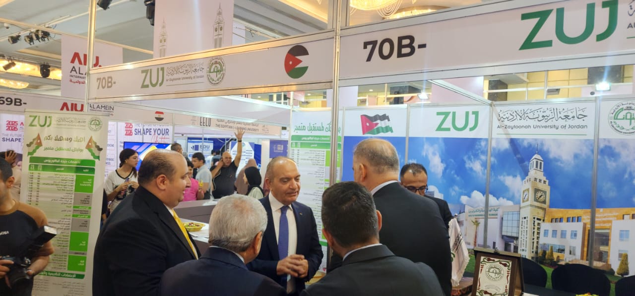 العضايلة يزور أجنحة الجامعات الأردنية المشاركة بالمنتدى الدولي للجامعات في القاهرة