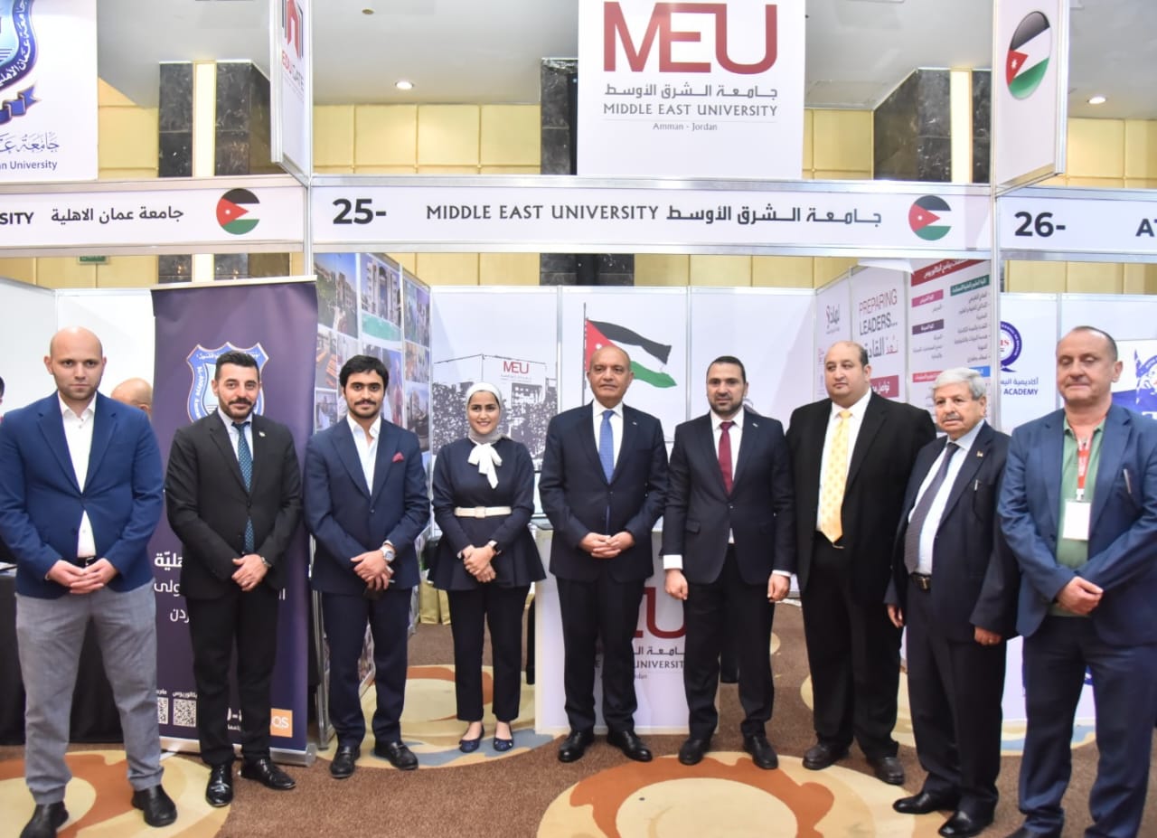 العضايلة يزور أجنحة الجامعات الأردنية المشاركة بالمنتدى الدولي للجامعات في القاهرة