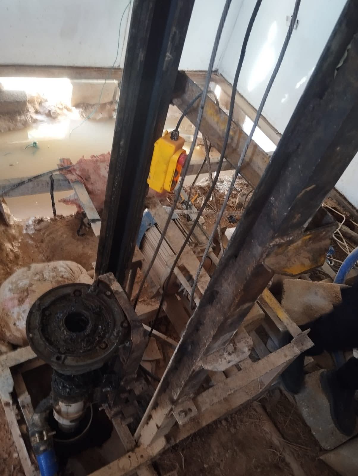 المياه: ضبط حفارة مخالفة في الزرقاء