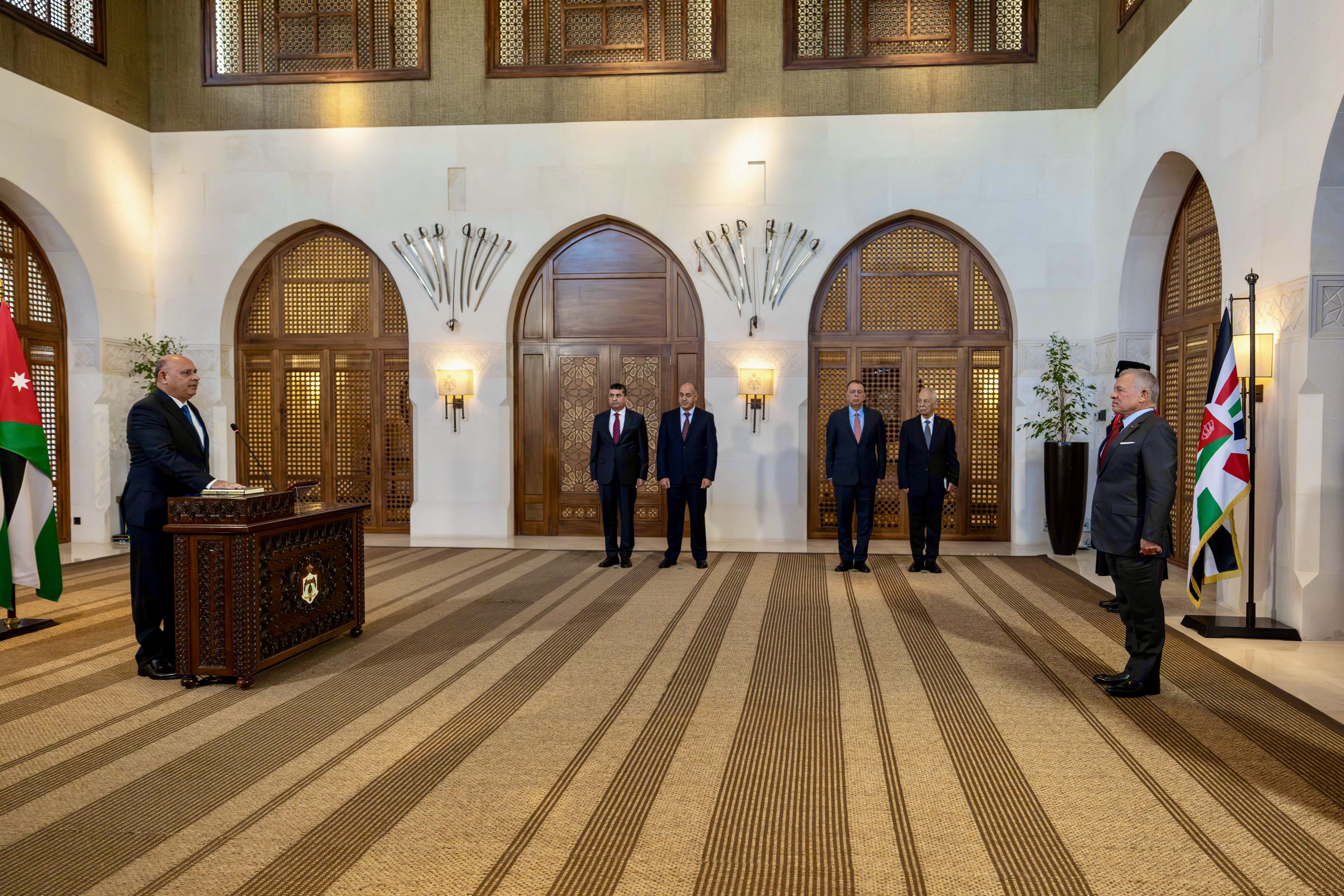 محافظون جدد يؤدون اليمين القانونية أمام الملك