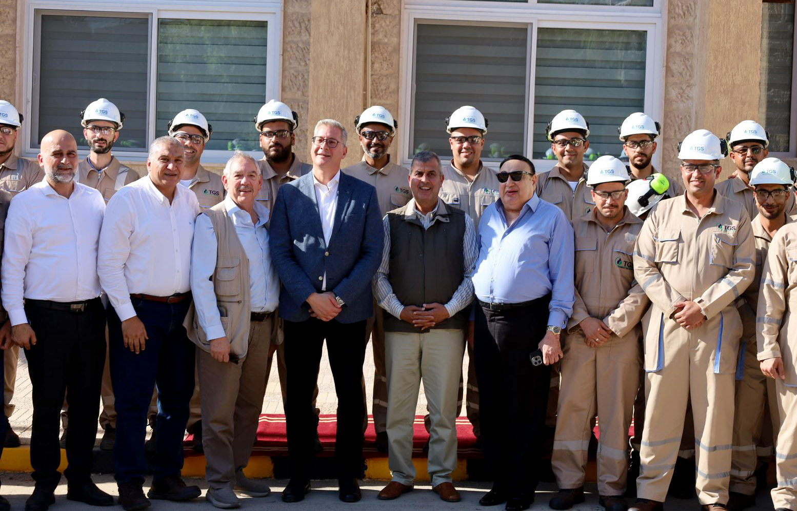 العقبة: وزيرا الطاقة الأردني والمصري يزوران باخرة إنيرجوس فورس في ميناء الشيخ صباح