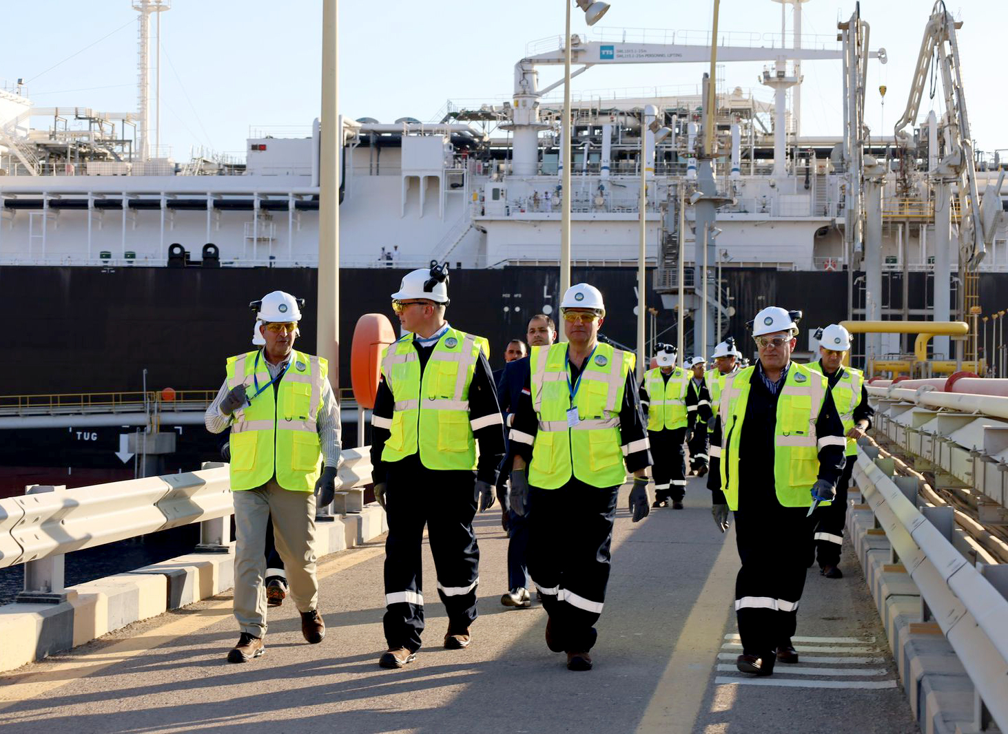 العقبة: وزيرا الطاقة الأردني والمصري يزوران باخرة إنيرجوس فورس في ميناء الشيخ صباح