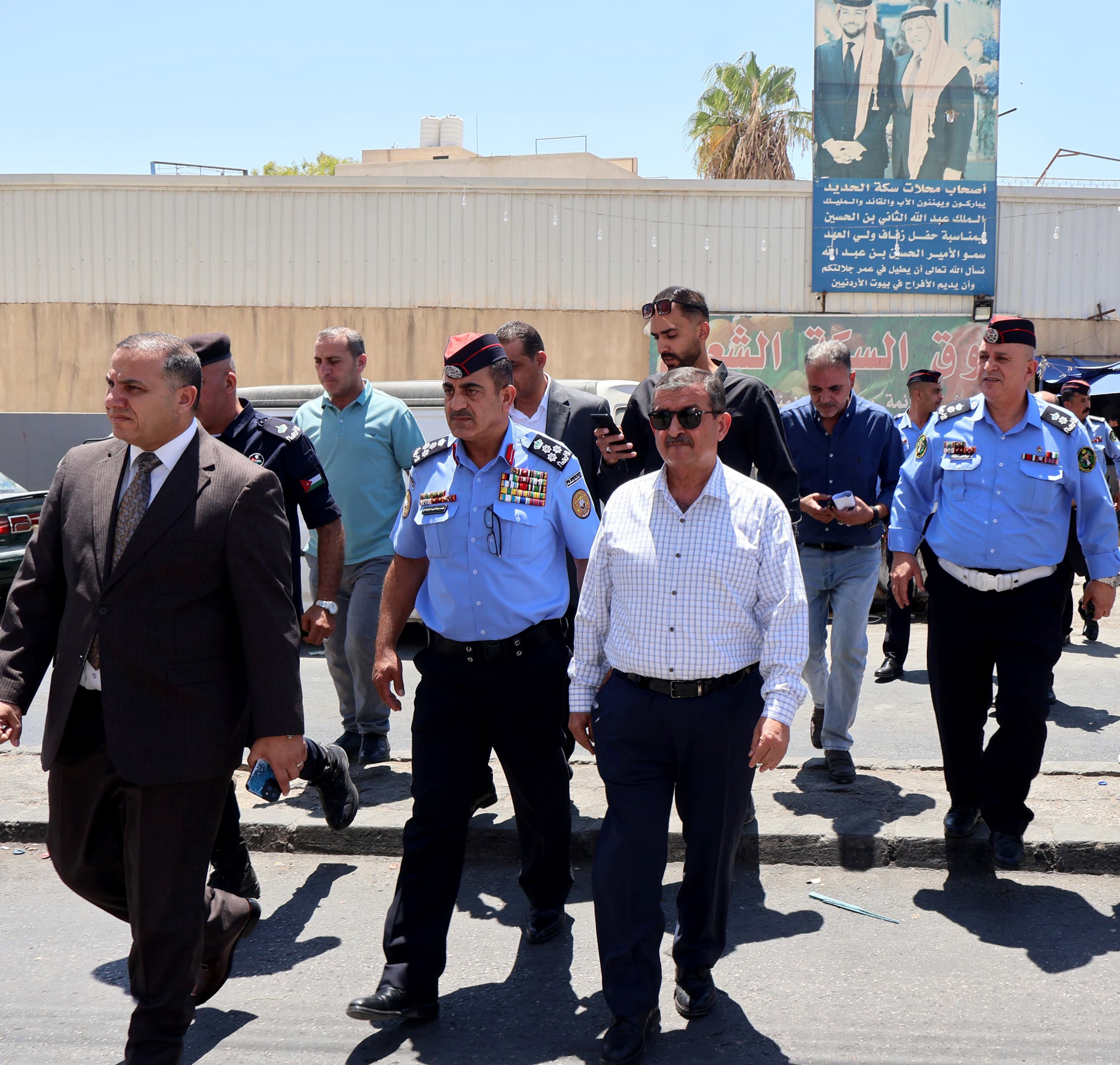 محافظ الزرقاء يؤكد ضرورة الانضباط في الوسط التجاري وتنظيم الأسواق