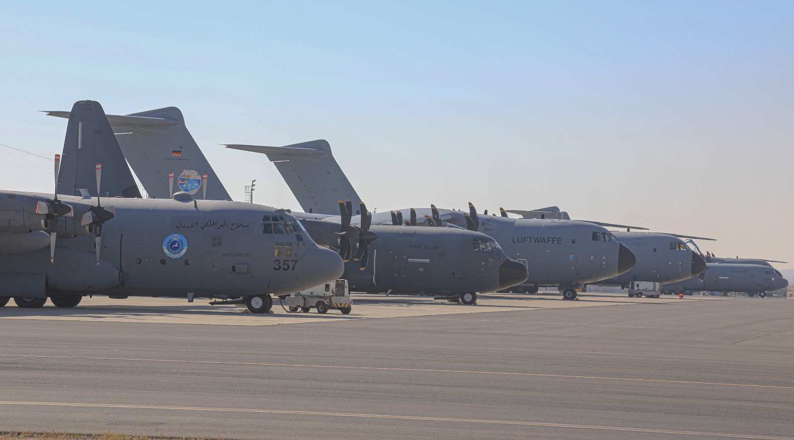 القوات المسلحة الأردنية تنفذ إنزالات جوية جديدة لمساعدات إنسانية على قطاع غزة