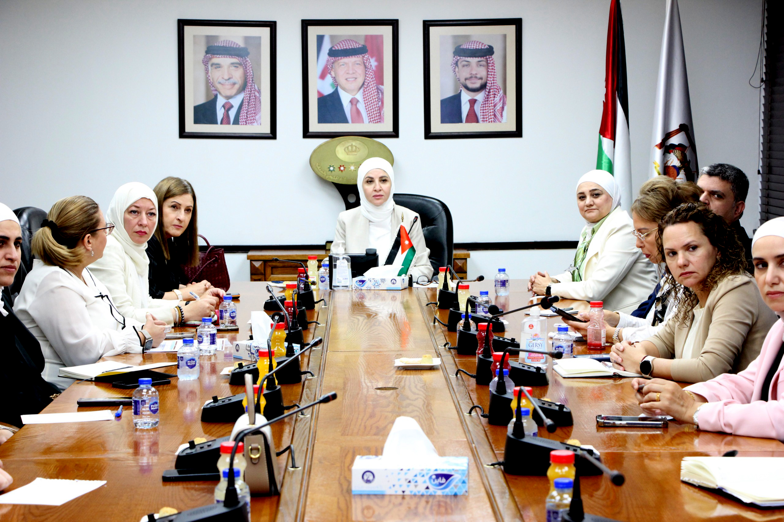 فريق تمكين منشآت السيدات يعقد اجتماعاً لمتابعة تنفيذ الخطط