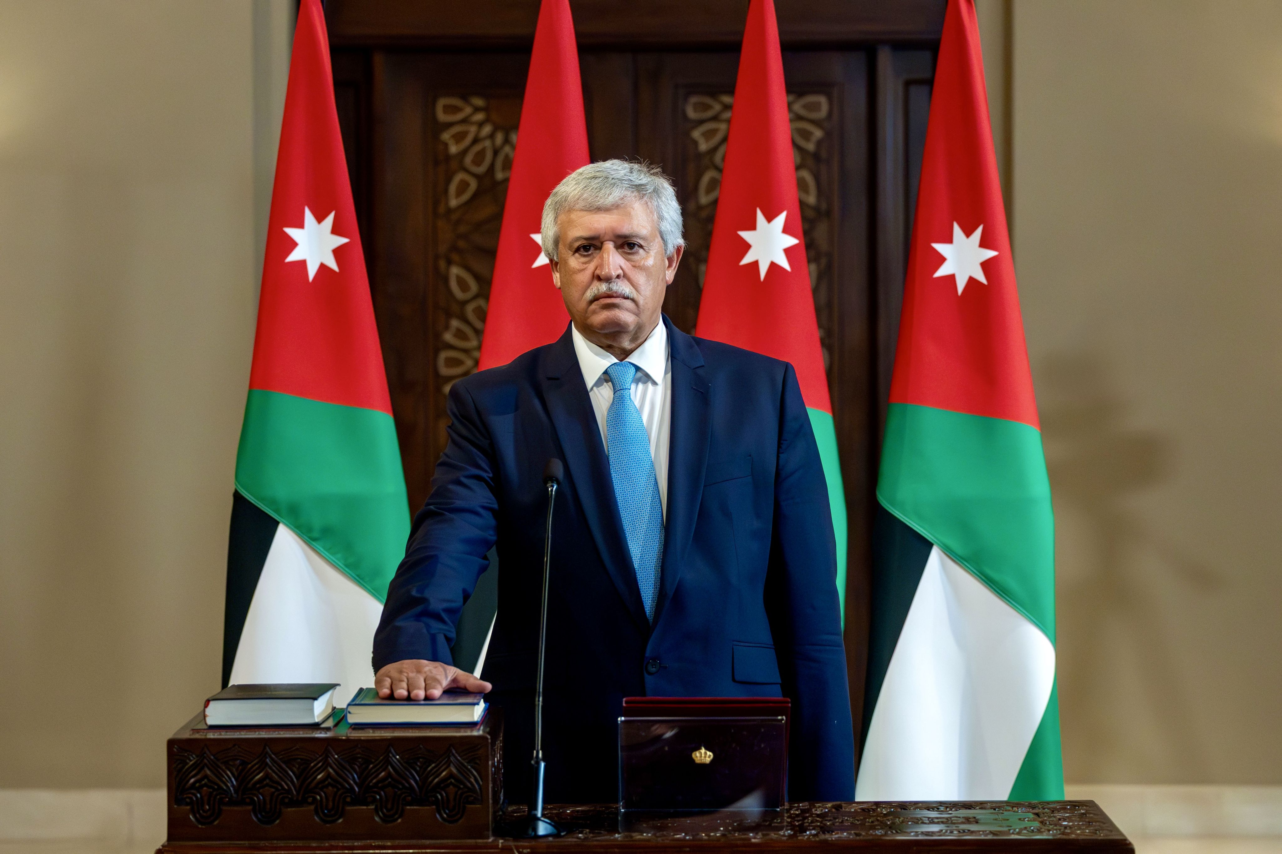 إرادة ملكية بالموافقة على إجراء تعديل على حكومة الدكتور حسان