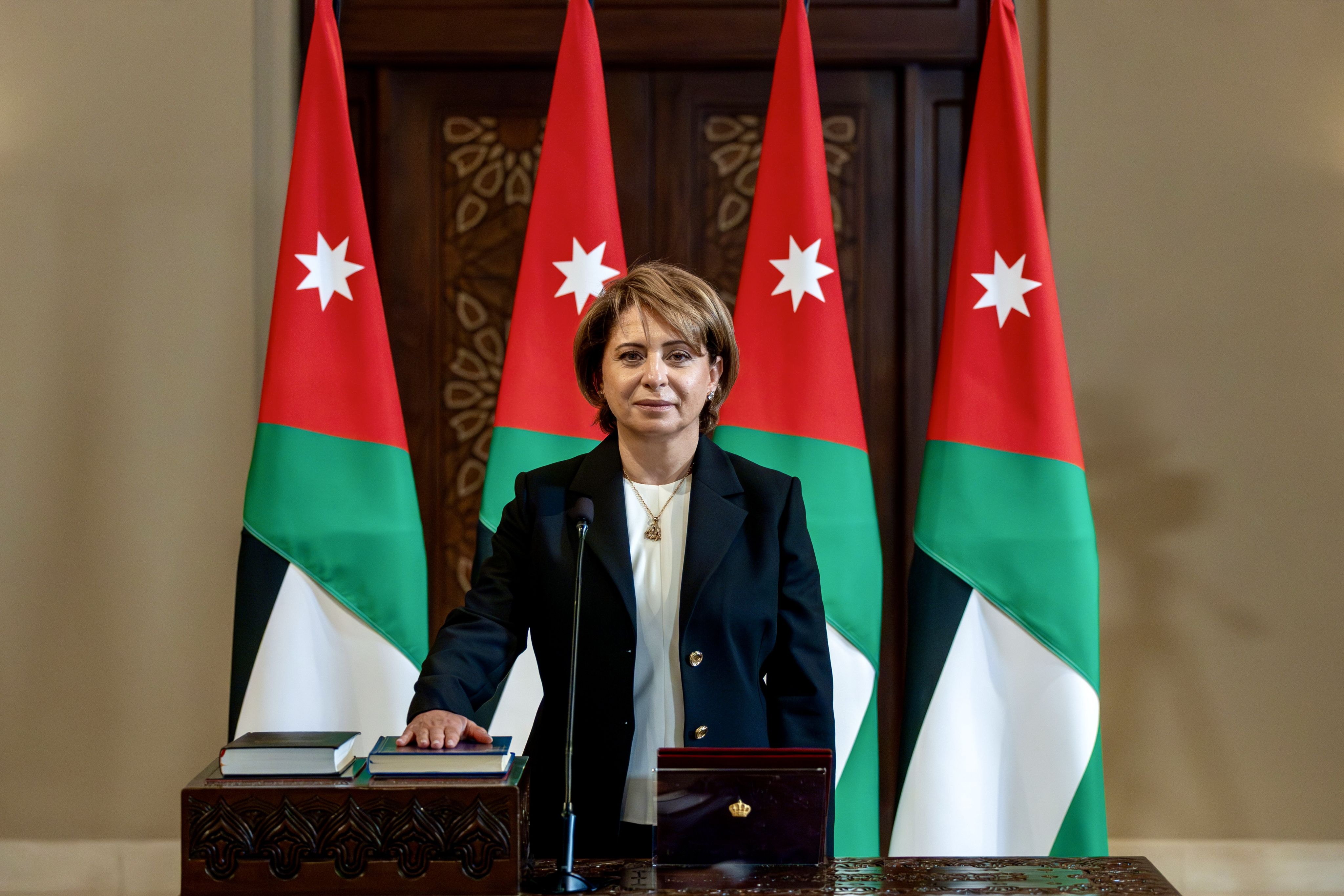 إرادة ملكية بالموافقة على إجراء تعديل على حكومة الدكتور حسان