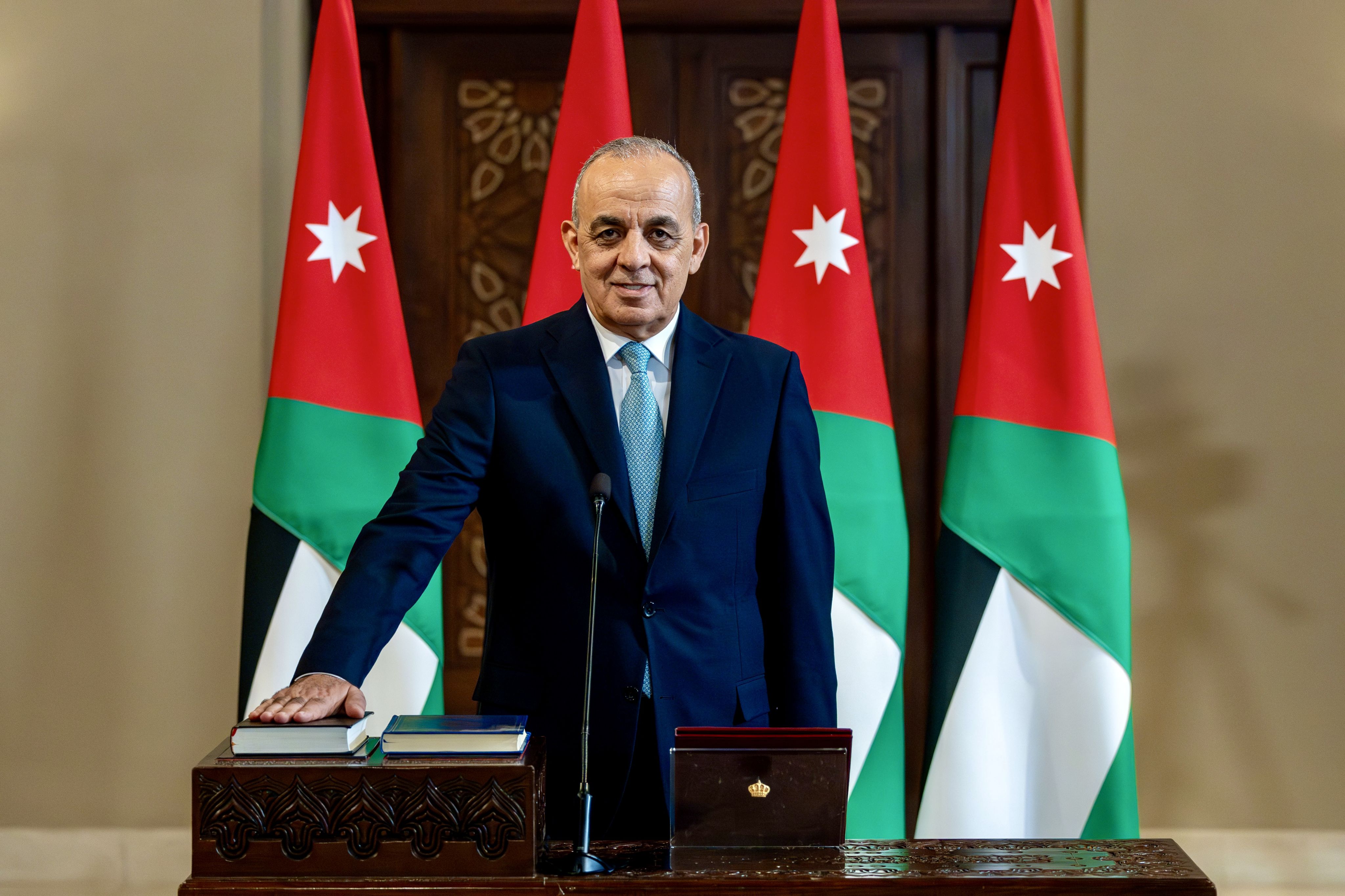 إرادة ملكية بالموافقة على إجراء تعديل على حكومة الدكتور حسان