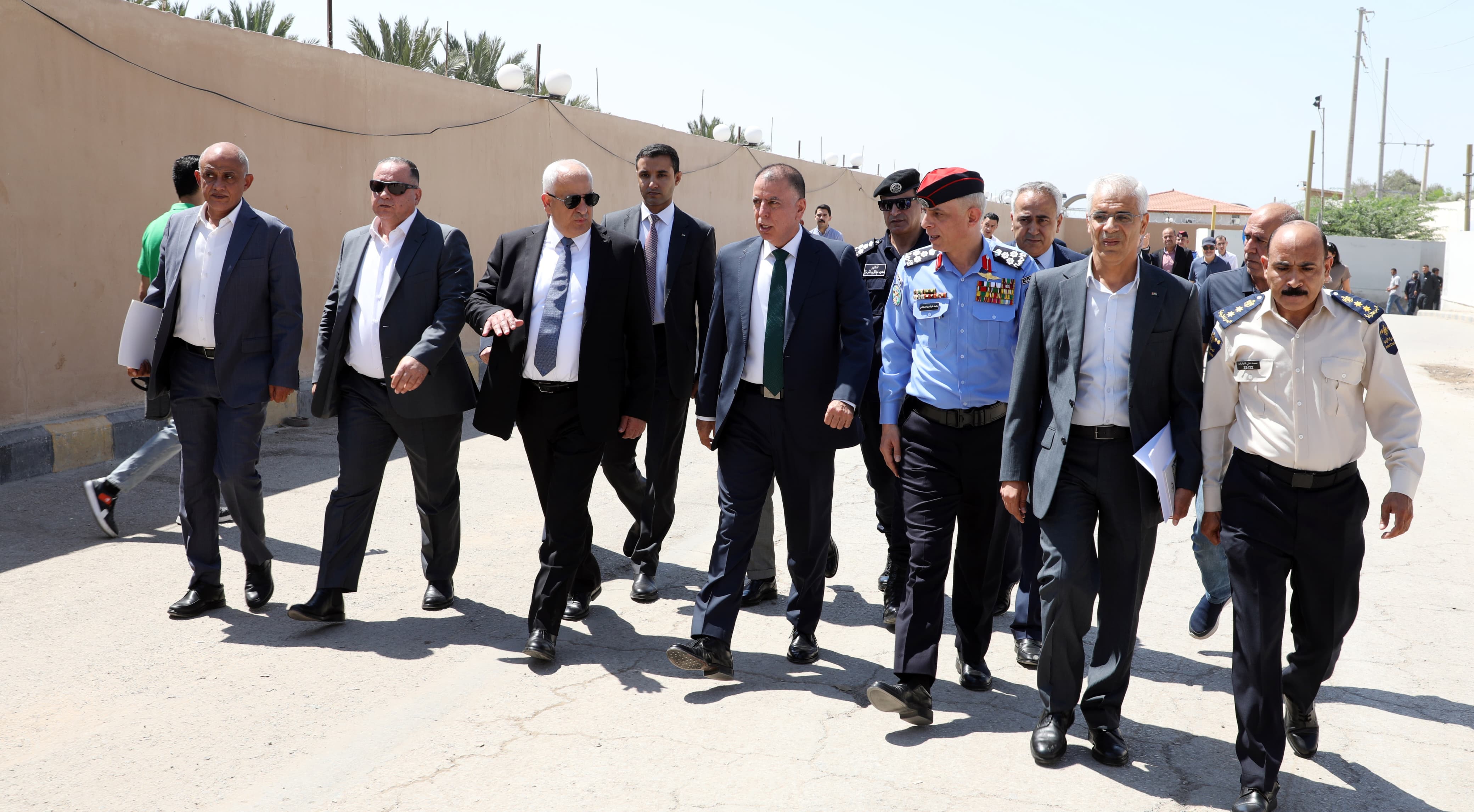 وزير الداخلية ونظيره الفلسطيني يبحثان تعزيز التعاون وتطوير آليات العمل في جسر الملك حسين