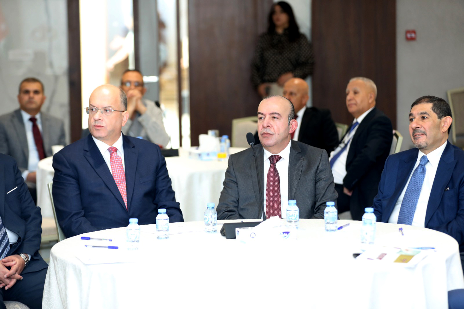 جلسة حول ردم الفجوة بين مخرجات التعليم وسوق العمل المصرفي