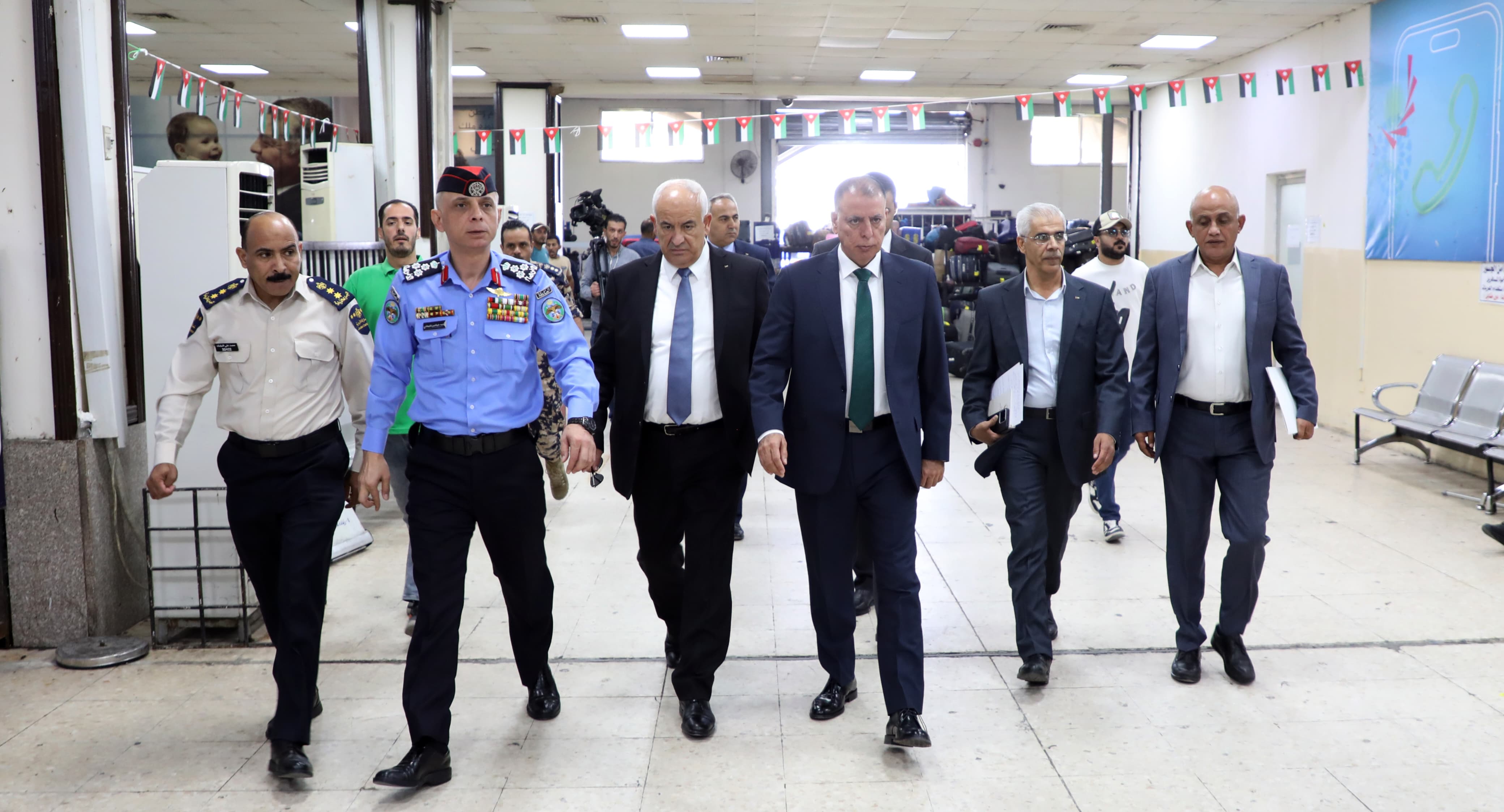 وزير الداخلية ونظيره الفلسطيني يبحثان تعزيز التعاون وتطوير آليات العمل في جسر الملك حسين