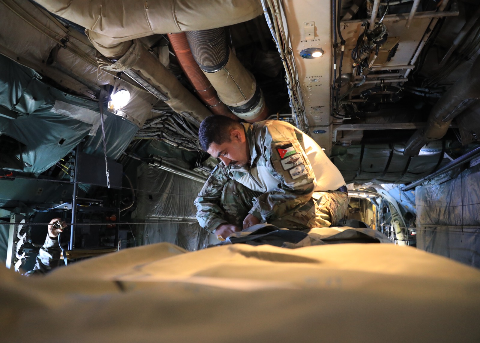 القوات المسلحة الأردنية تنفذ إنزالات جوية جديدة لمساعدات إنسانية على قطاع غزة