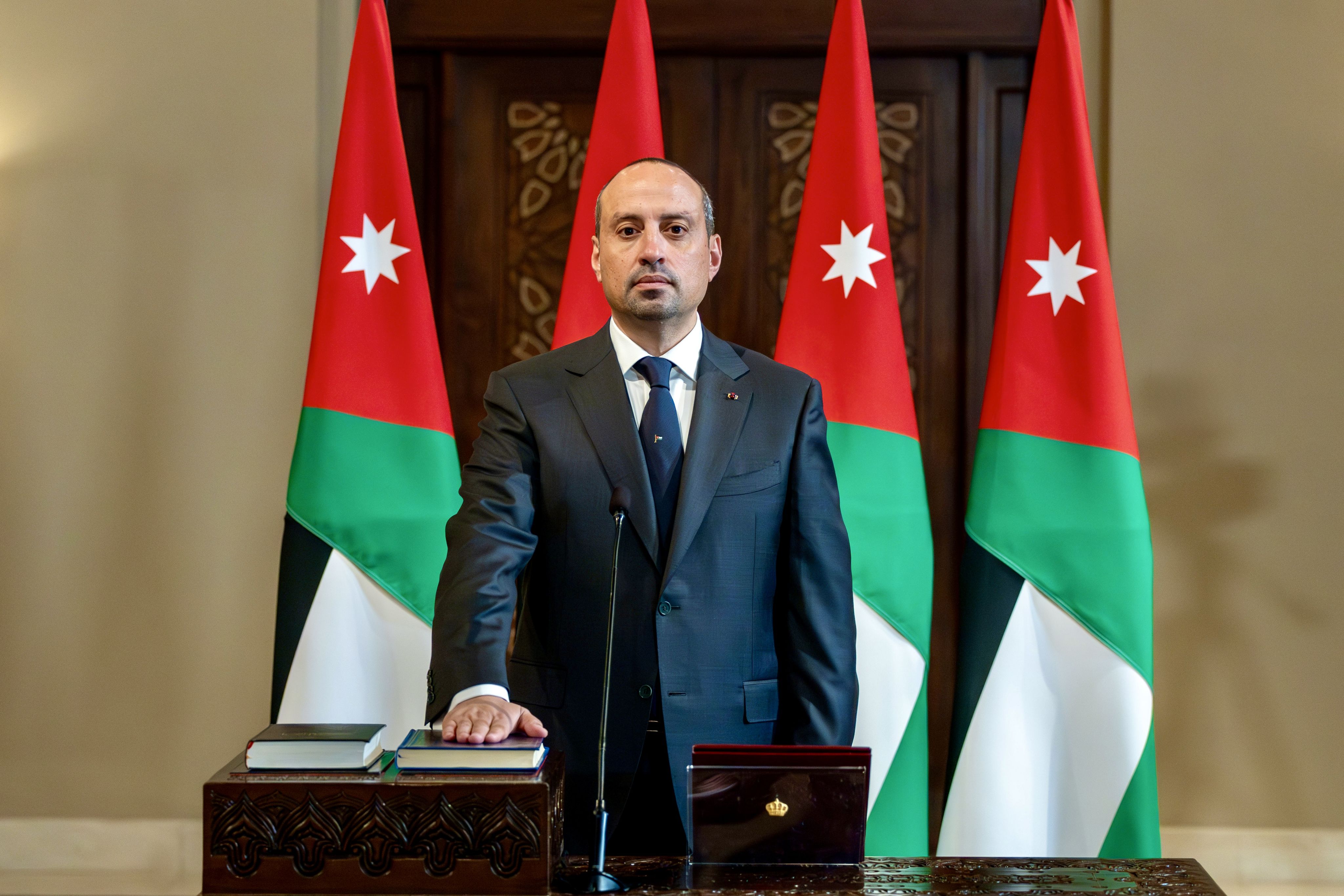 إرادة ملكية بالموافقة على إجراء تعديل على حكومة الدكتور حسان