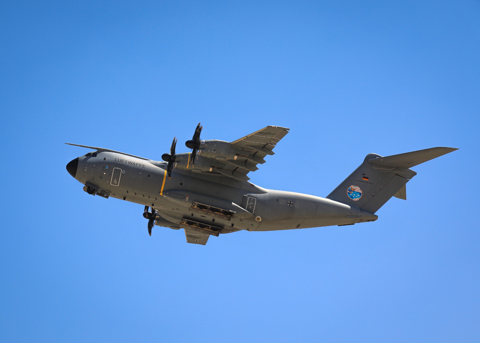 القوات المسلحة الأردنية تنفذ إنزالات جوية جديدة لمساعدات إنسانية على قطاع غزة