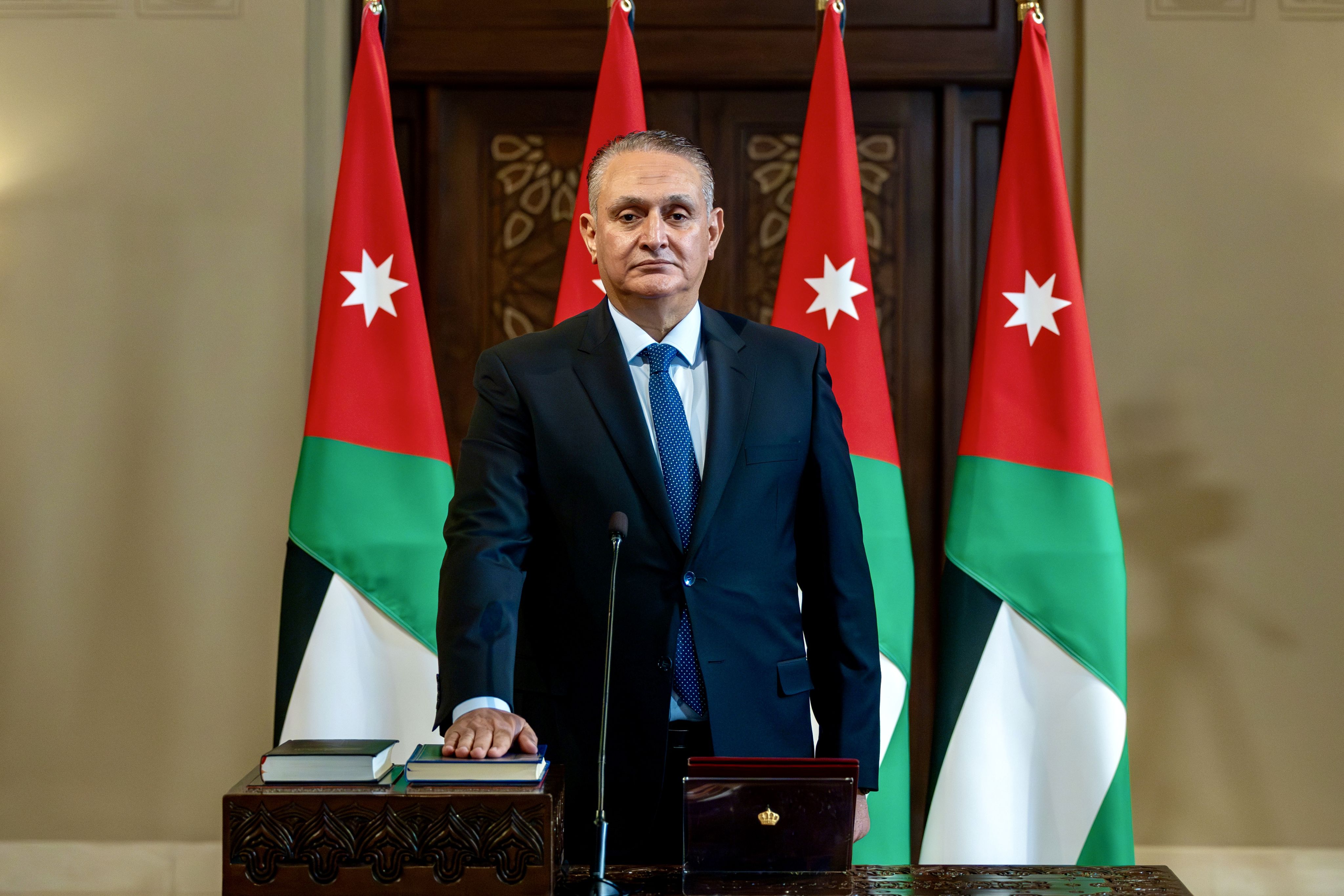 إرادة ملكية بالموافقة على إجراء تعديل على حكومة الدكتور حسان