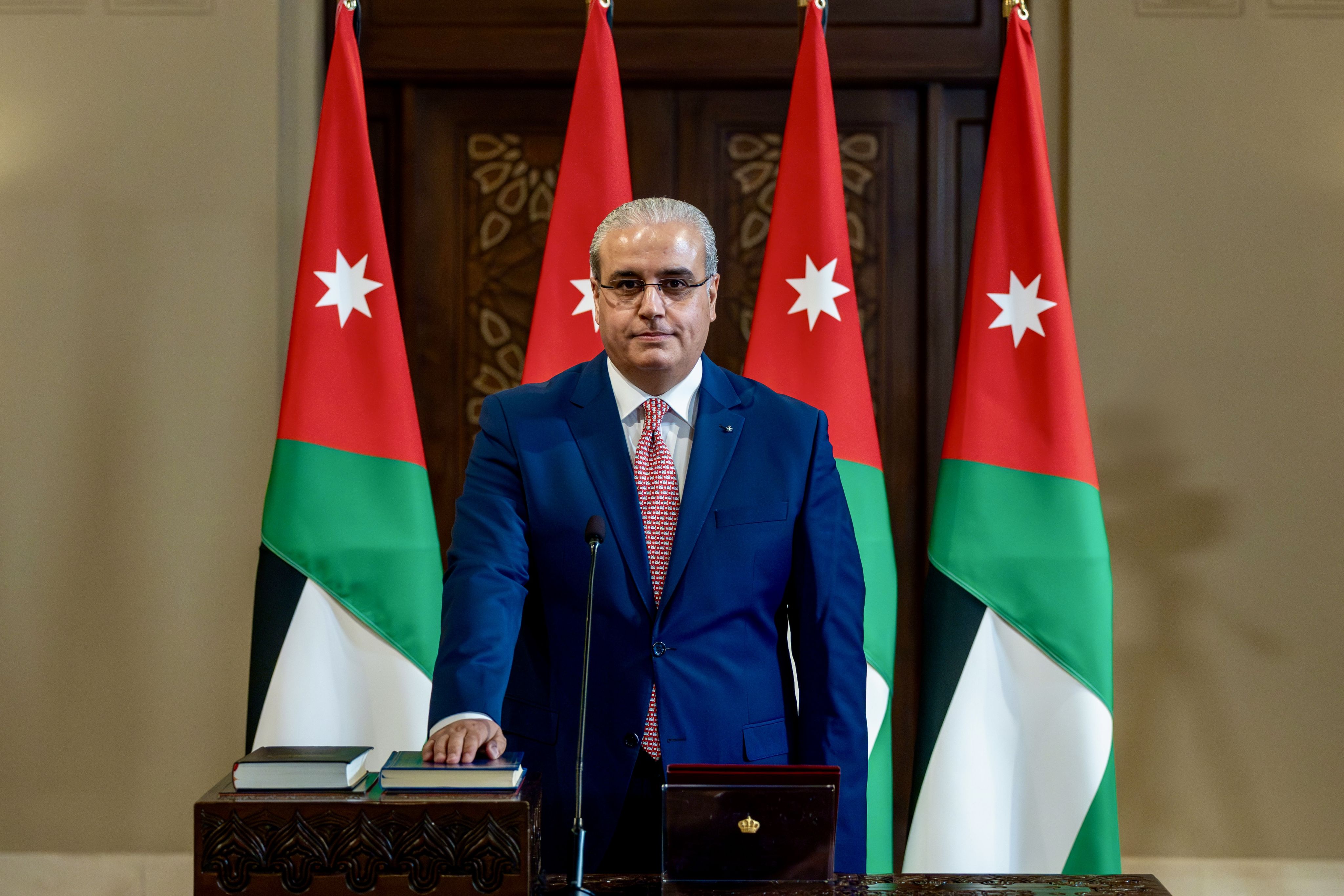 إرادة ملكية بالموافقة على إجراء تعديل على حكومة الدكتور حسان