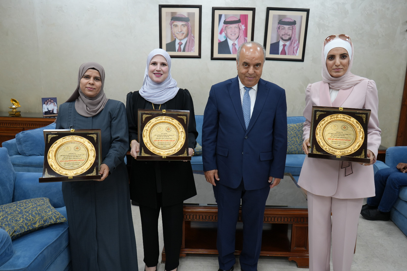 التربية تكرم المعلمات الفائزات بجائزة خليفة التربوية في دورتها 18