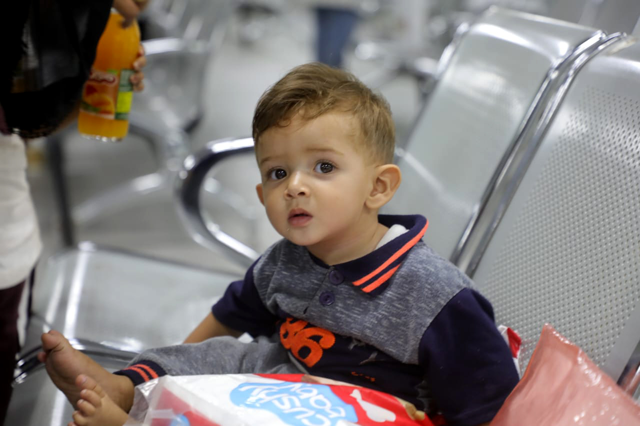 القوات المسلحة تجلي الدفعة التاسعة من أطفال غزة المرضى للعلاج في الأردن