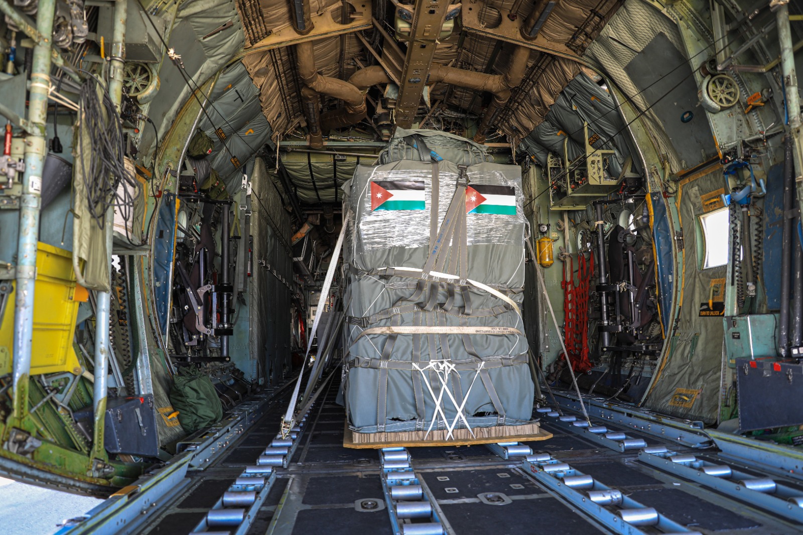 القوات المسلحة الأردنية تنفذ إنزالات جوية جديدة لمساعدات إنسانية على قطاع غزة