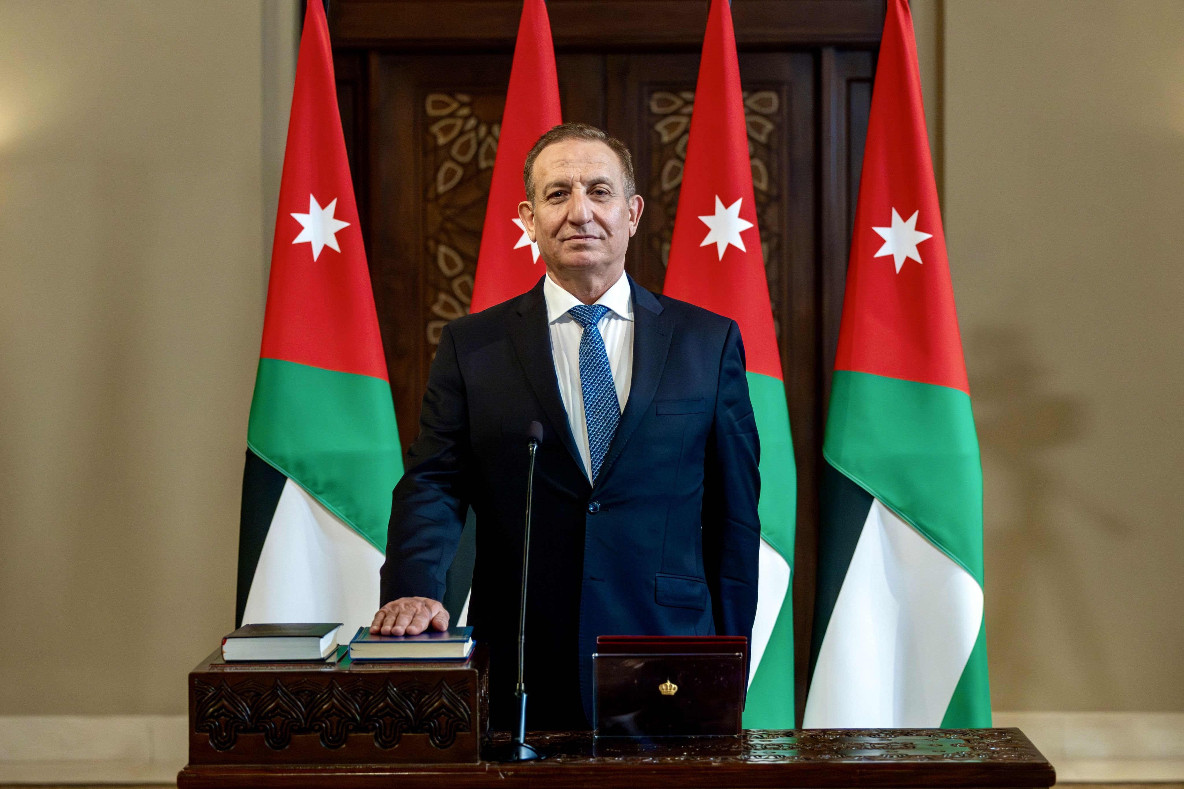 إرادة ملكية بالموافقة على إجراء تعديل على حكومة الدكتور حسان