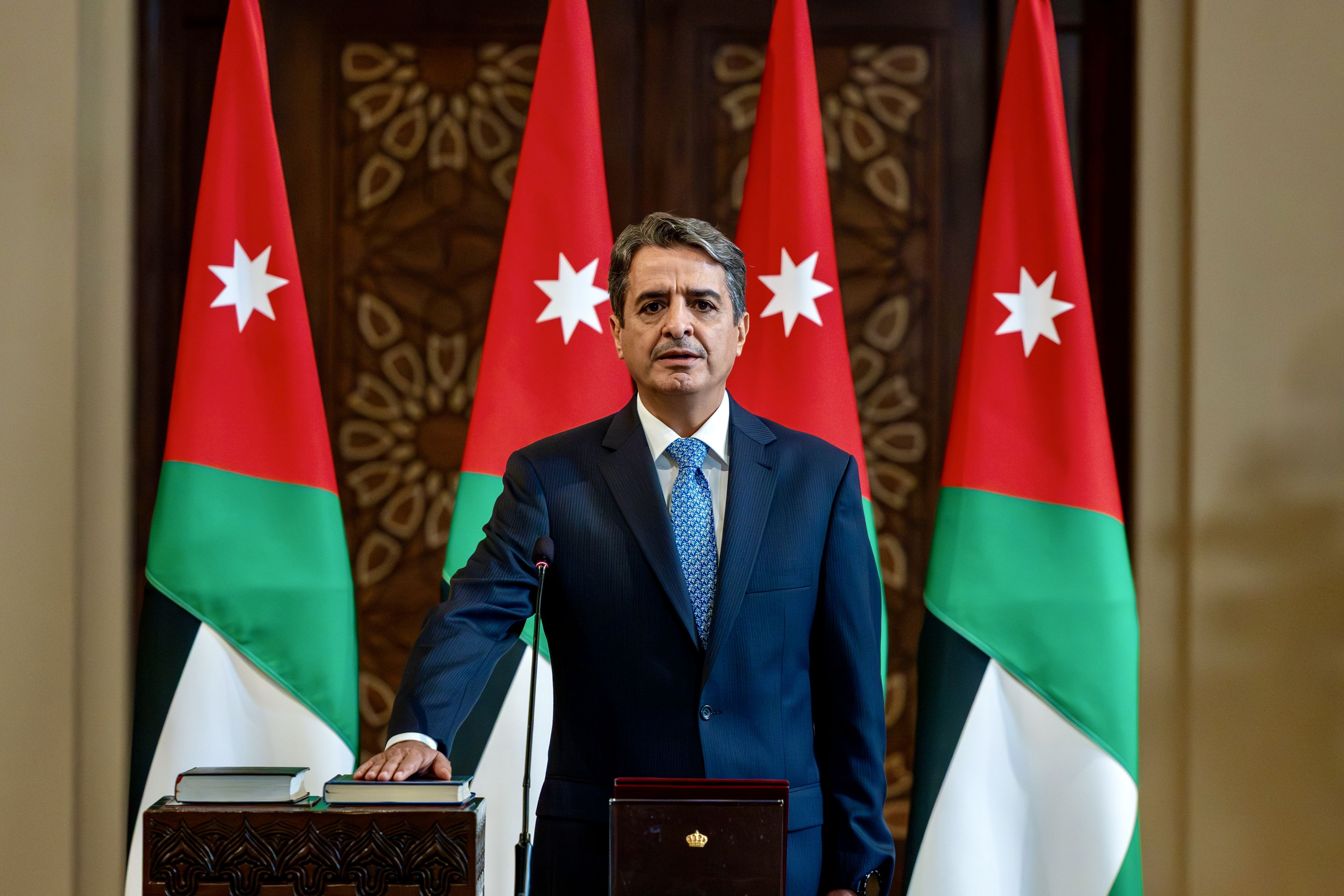 إرادة ملكية بالموافقة على إجراء تعديل على حكومة الدكتور حسان