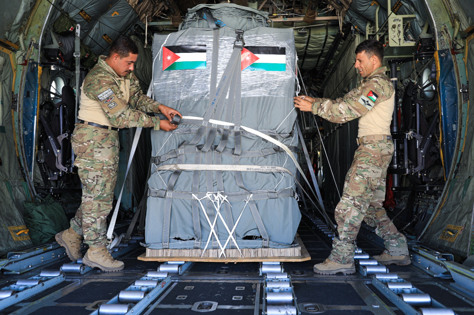 القوات المسلحة الأردنية تنفذ إنزالات جوية جديدة لمساعدات إنسانية على قطاع غزة