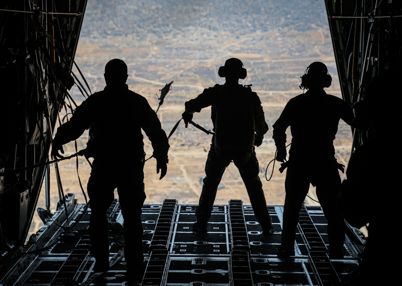 القوات المسلحة الأردنية تنفذ إنزالات جوية جديدة لمساعدات إنسانية على قطاع غزة