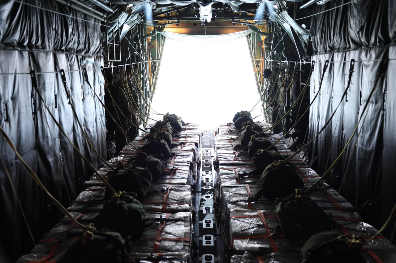 القوات المسلحة الأردنية تنفذ 6 إنزالات جوية جديدة للمساعدات على غزة بمشاركة دولية