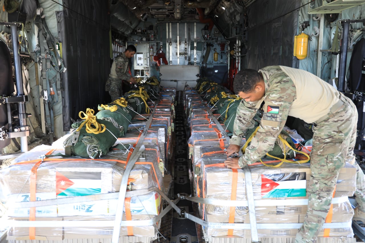 القوات المسلحة الأردنية تنفذ 6 إنزالات جوية جديدة للمساعدات على غزة بمشاركة دولية