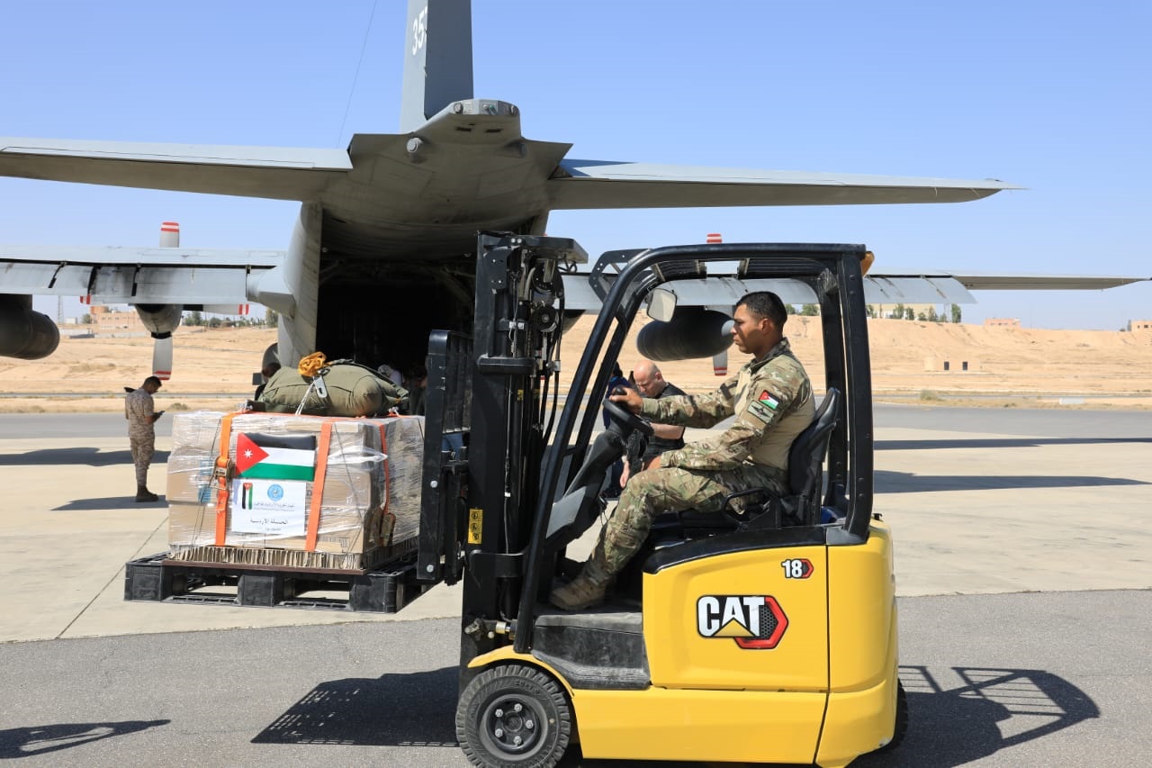 القوات المسلحة الأردنية تنفذ 6 إنزالات جوية جديدة للمساعدات على غزة بمشاركة دولية