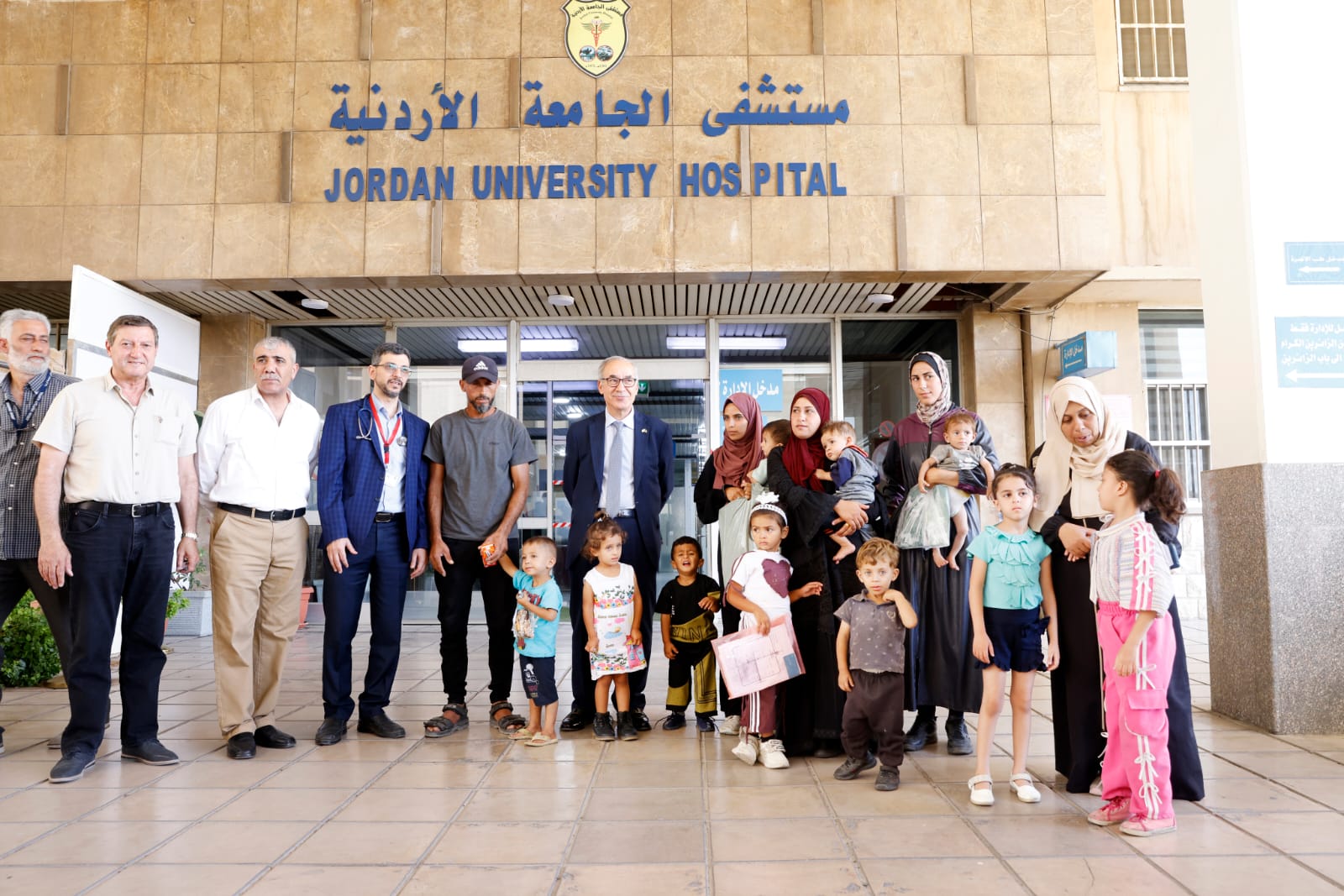 مستشفى الجامعة يستقبل 6 أطفال من غزة ضمن المبادرة الملكية