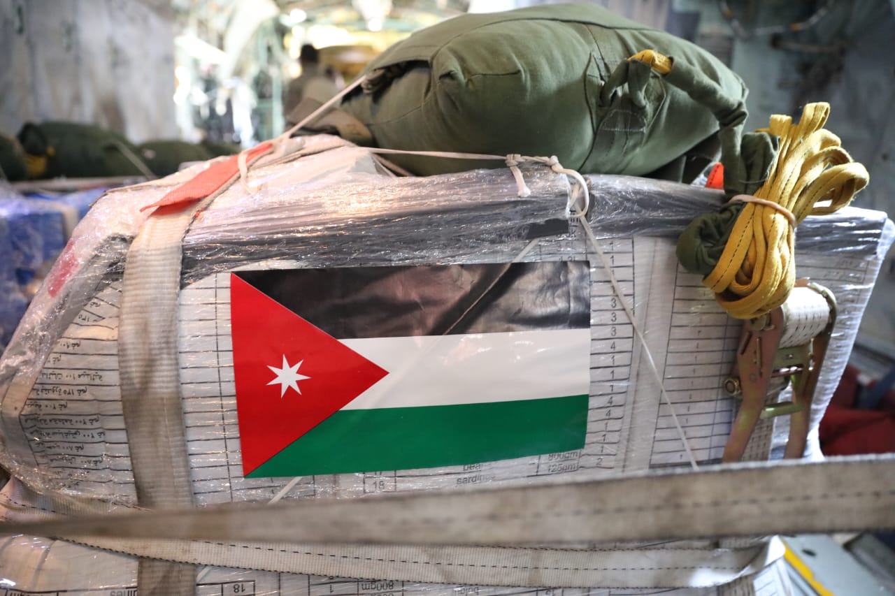 القوات المسلحة تنفذ إنزالات جوية جديدة على قطاع غزة