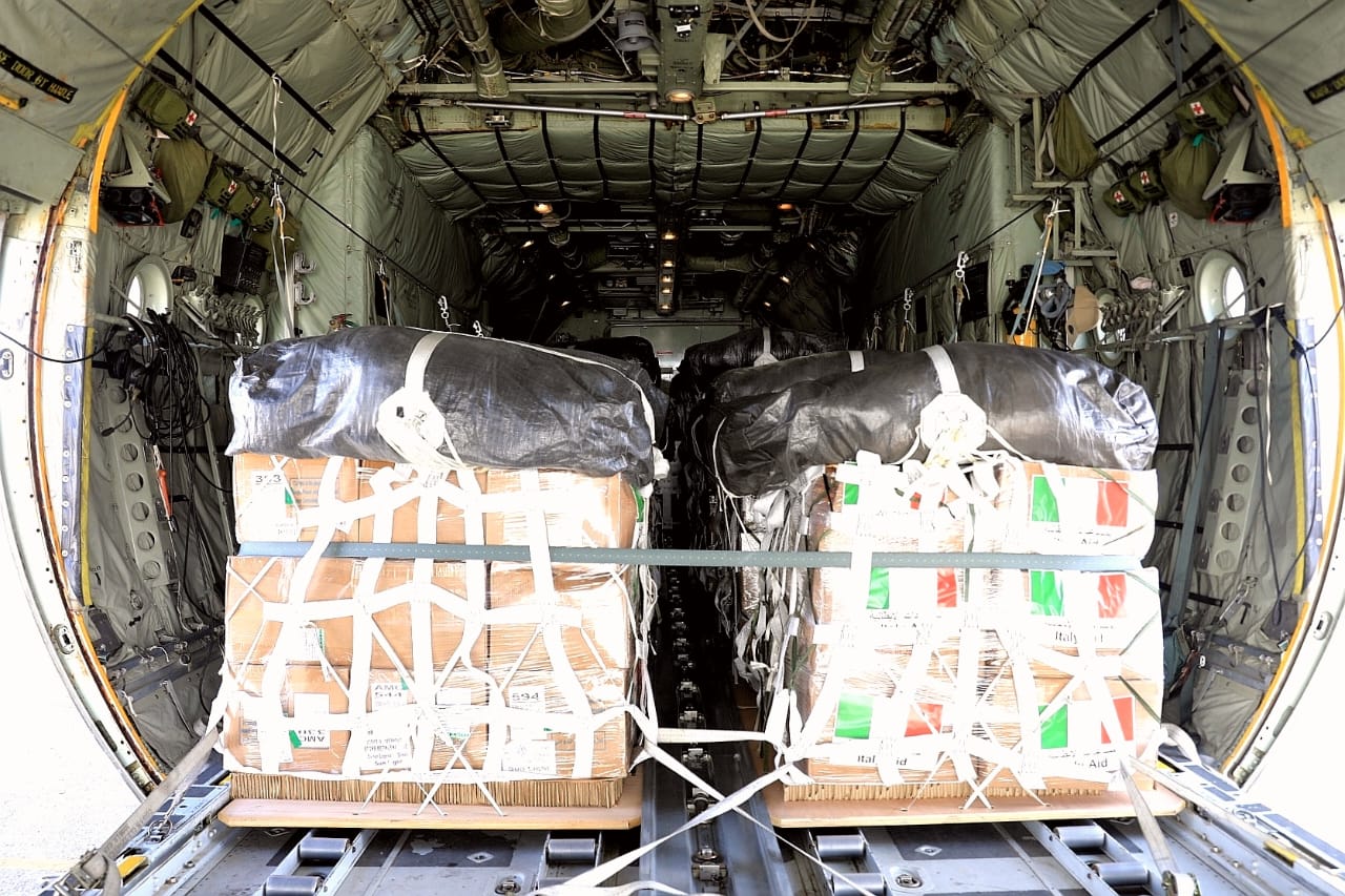 القوات المسلحة تنفذ إنزالات جوية جديدة على قطاع غزة