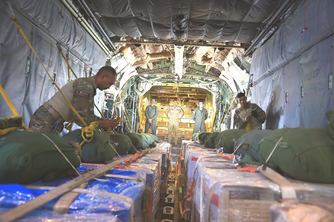 القوات المسلحة تنفذ إنزالات جوية جديدة على قطاع غزة