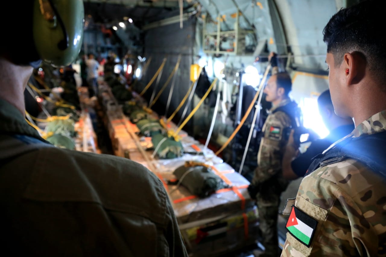 القوات المسلحة تنفذ إنزالات جوية جديدة على غزة بالتعاون مع دول شقيقة وصديقة
