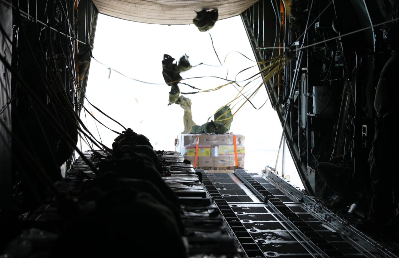 القوات المسلحة تنفذ إنزالات جوية جديدة على غزة بالتعاون مع دول شقيقة وصديقة