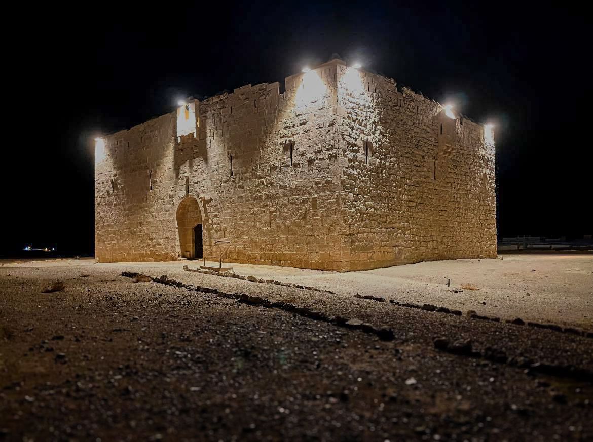 رئيس الوزراء يتفقد ستة مواقع تنموية وخدمية في محافظة الكرك