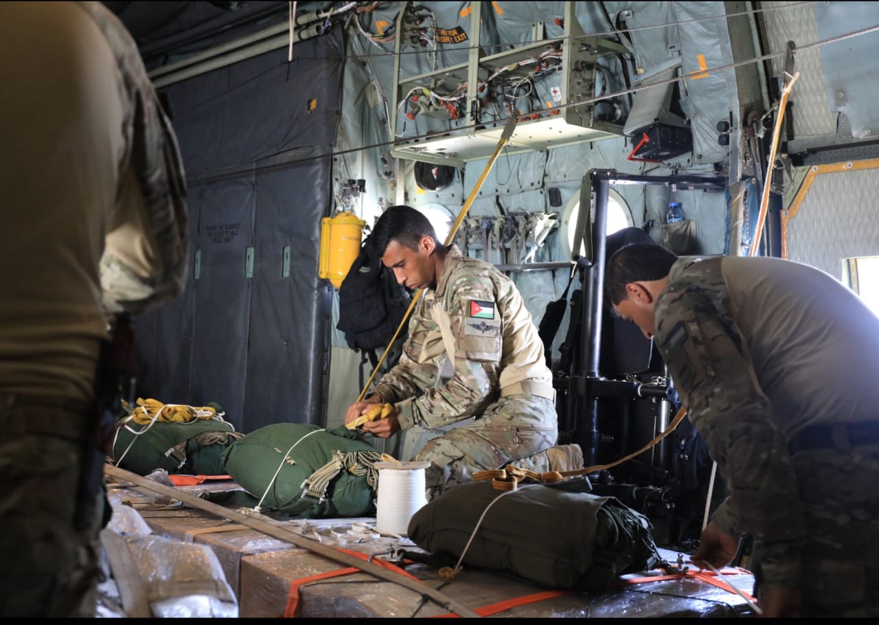 القوات المسلحة تنفذ إنزالات جوية جديدة على غزة بالتعاون مع دول شقيقة وصديقة