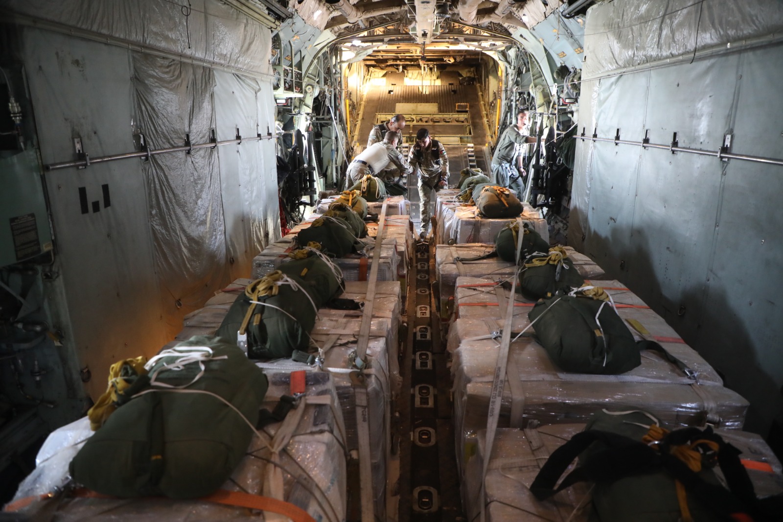 الأردن يواصل إرسال المساعدات إلى غزة عبر إنزالات جوية جديدة