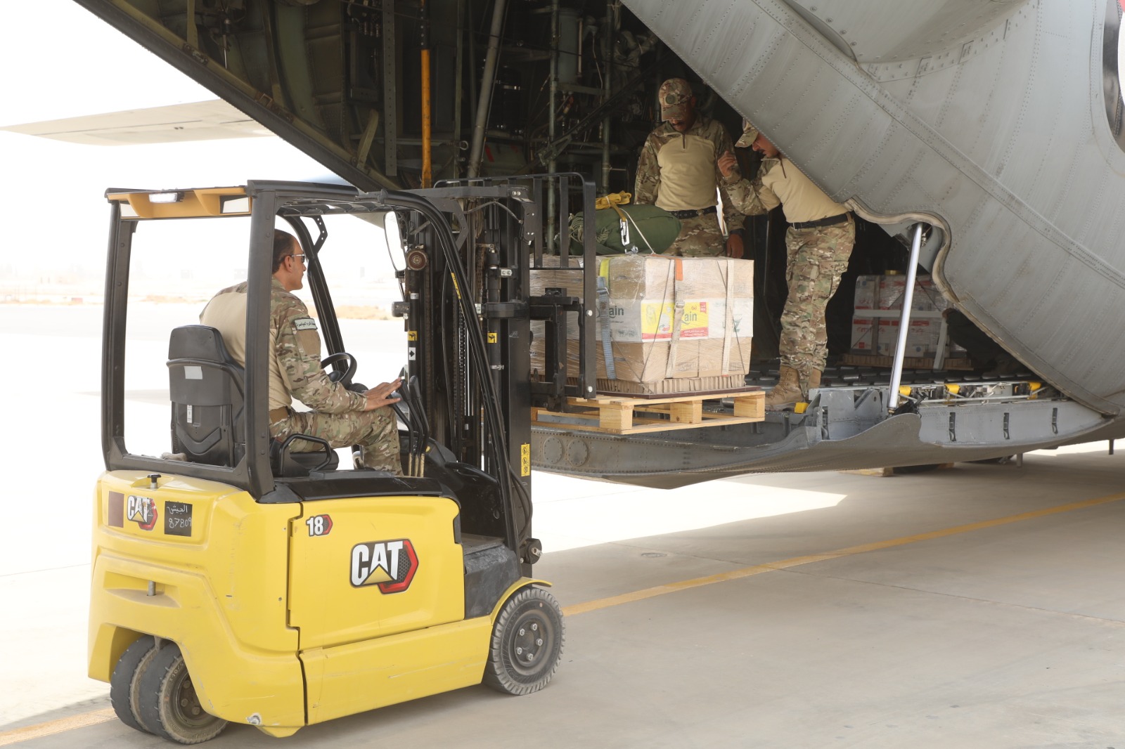 الأردن يواصل إرسال المساعدات إلى غزة عبر إنزالات جوية جديدة