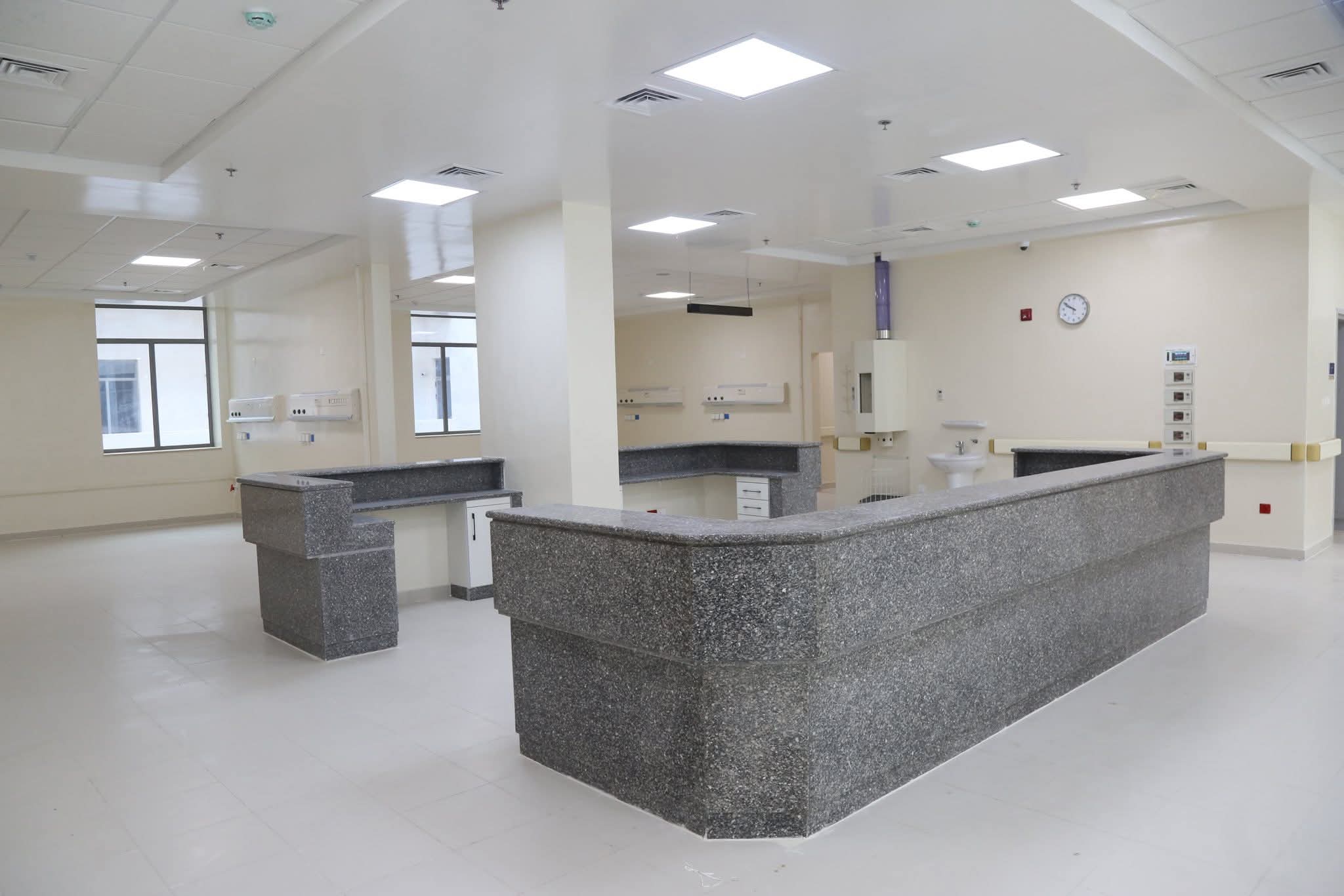 وزيرا الأشغال والصحة يطلعان على خطط تشغيل مستشفى الأميرة بسمة الجديد