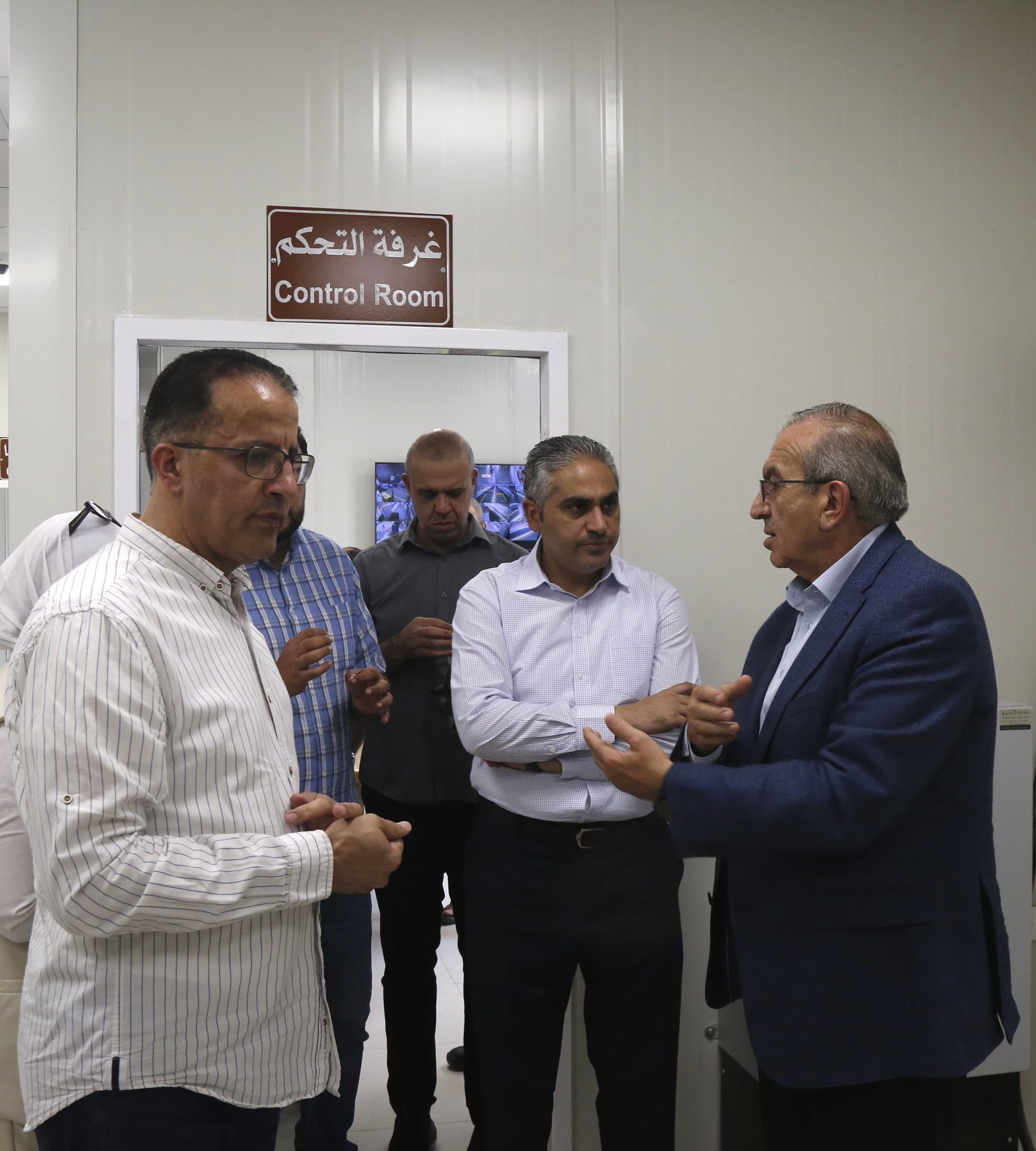 أبو السمن يتفقد مشروعي طريق الموقر-الأزرق والاستاد الرياضي الجديد