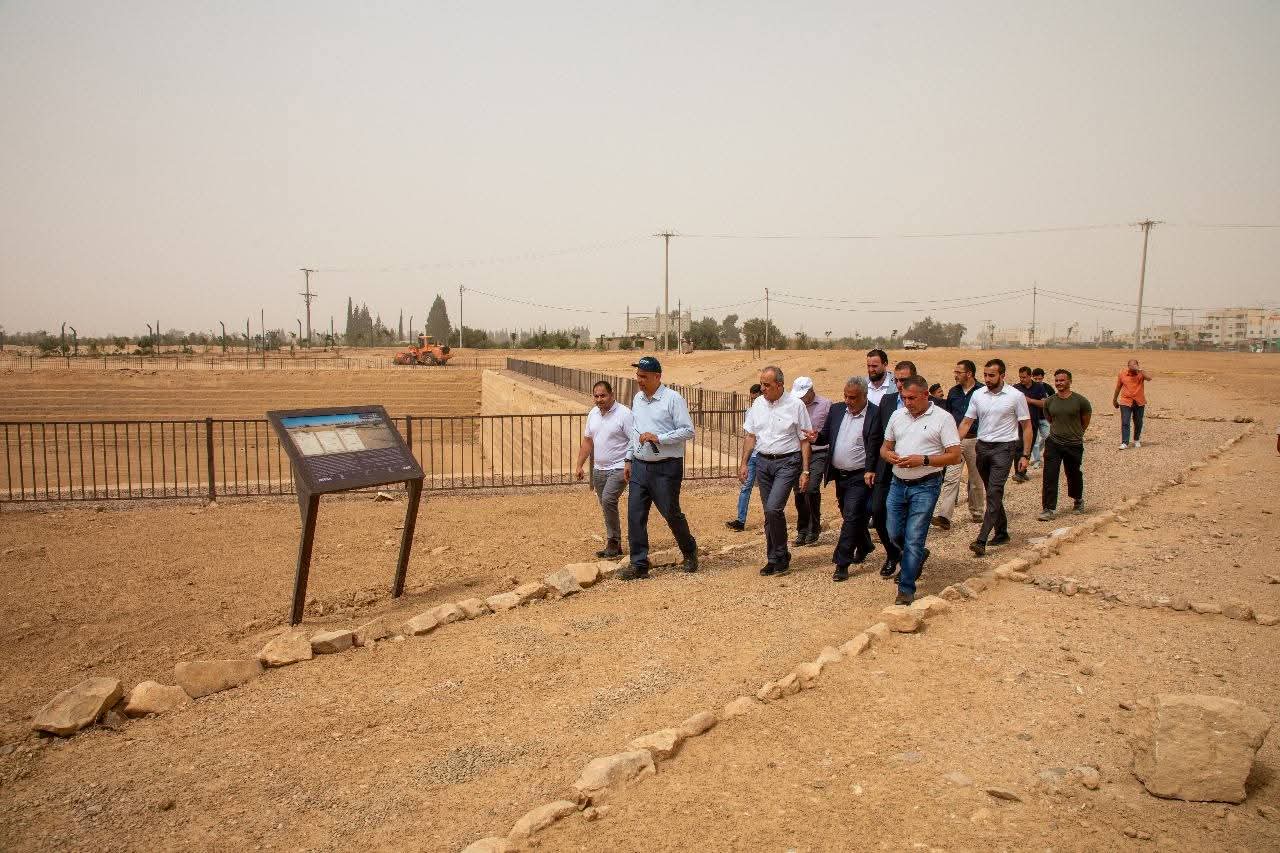 وزير السياحة يتفقد سير العمل في مشروع تطوير قلعة القطرانة